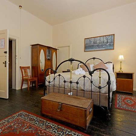 Edinburgh Gallery Bed & Breakfast Хобарт Экстерьер фото