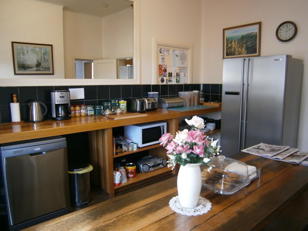 Edinburgh Gallery Bed & Breakfast Хобарт Экстерьер фото