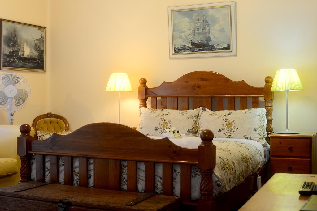 Edinburgh Gallery Bed & Breakfast Хобарт Экстерьер фото