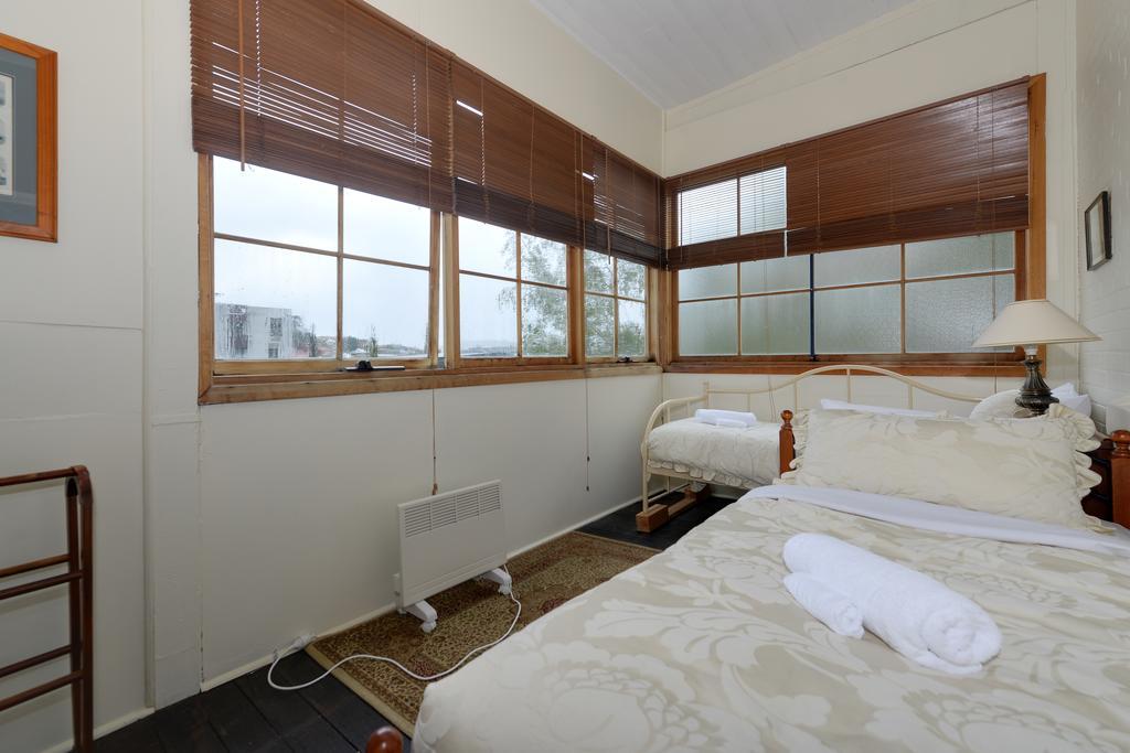 Edinburgh Gallery Bed & Breakfast Хобарт Экстерьер фото