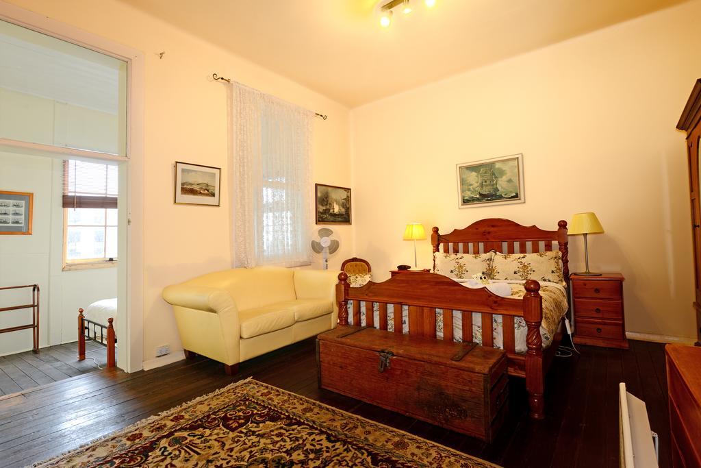 Edinburgh Gallery Bed & Breakfast Хобарт Экстерьер фото