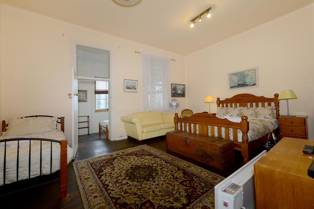 Edinburgh Gallery Bed & Breakfast Хобарт Экстерьер фото