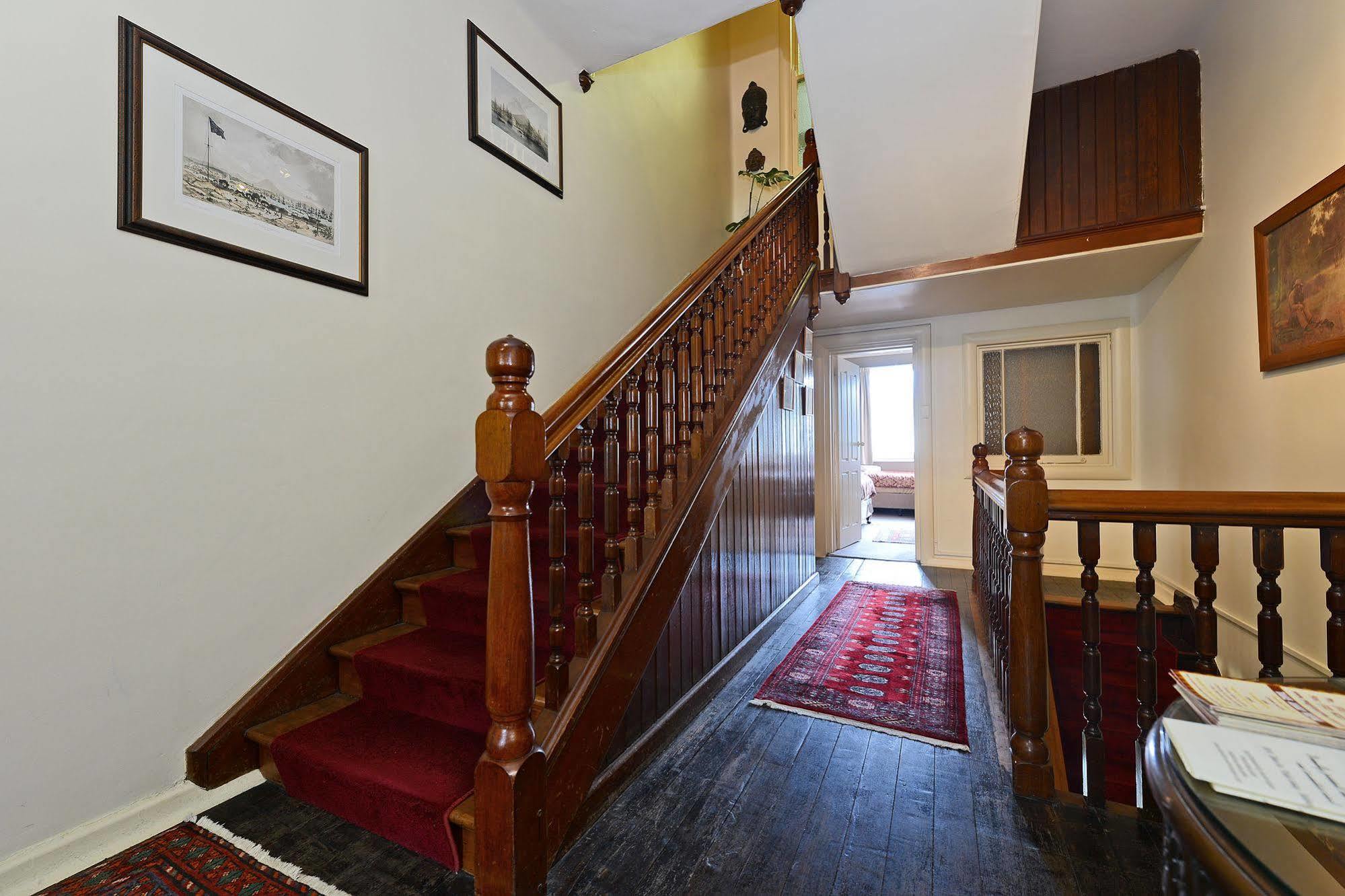 Edinburgh Gallery Bed & Breakfast Хобарт Экстерьер фото