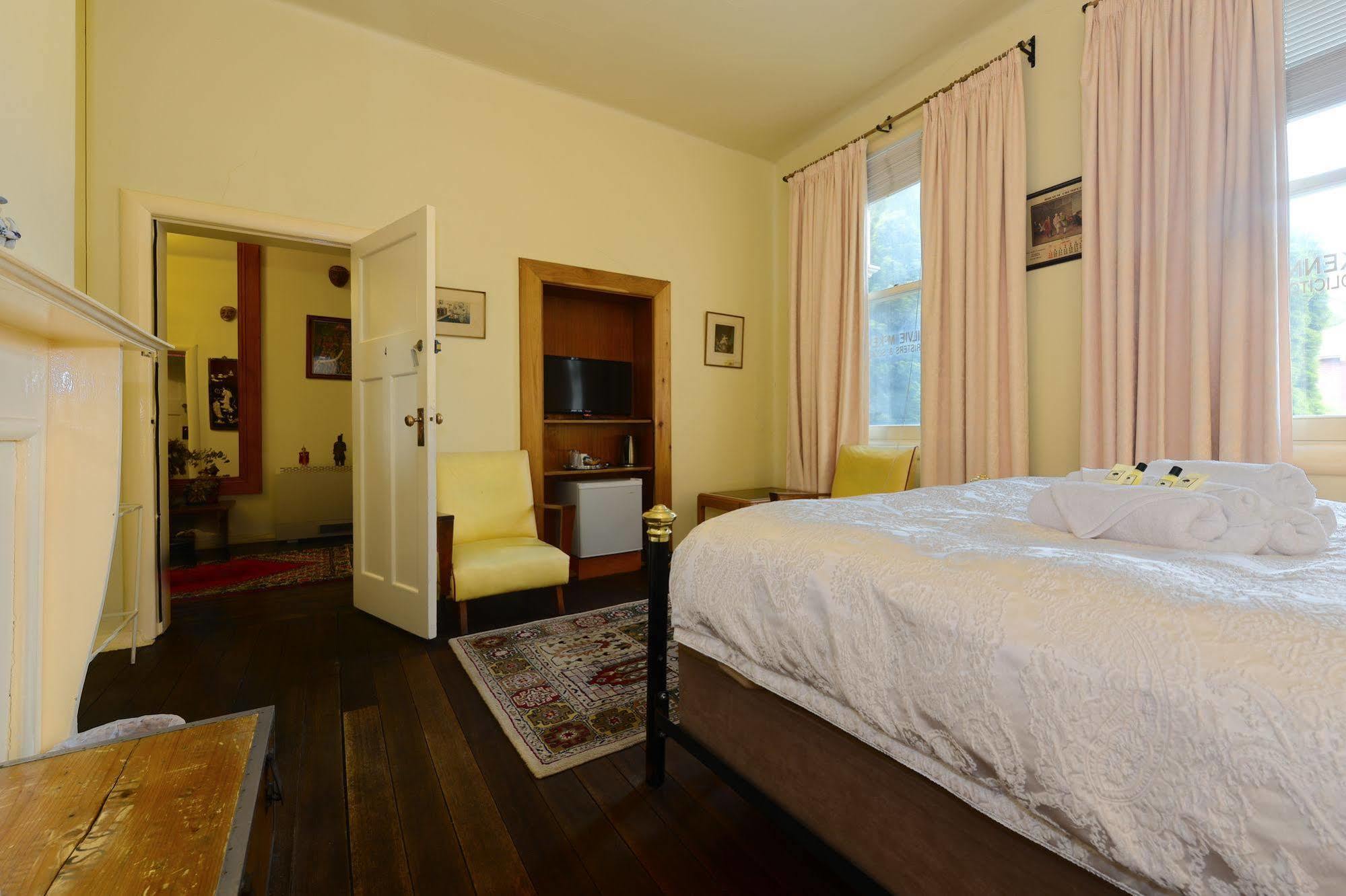 Edinburgh Gallery Bed & Breakfast Хобарт Экстерьер фото