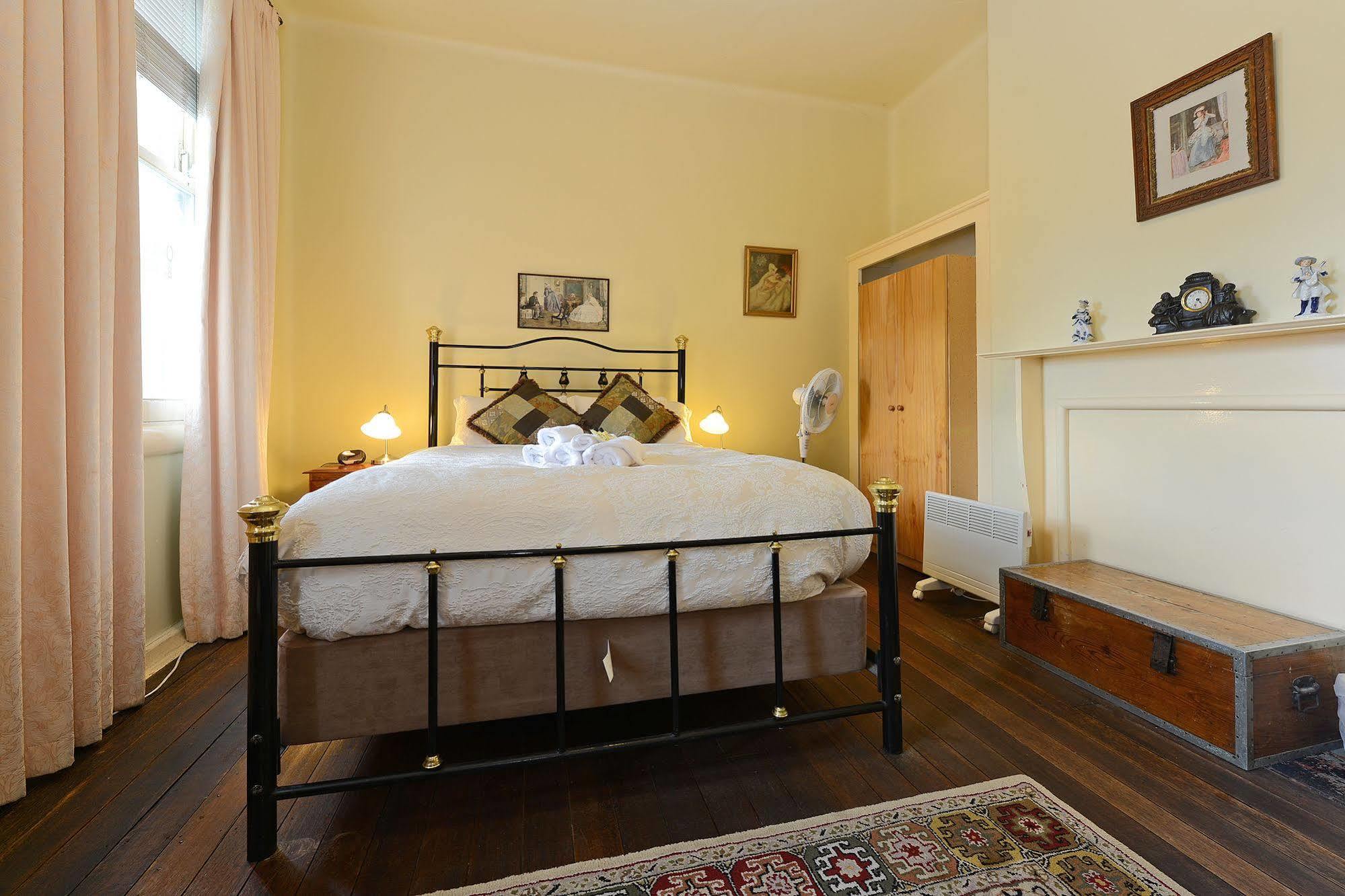 Edinburgh Gallery Bed & Breakfast Хобарт Экстерьер фото