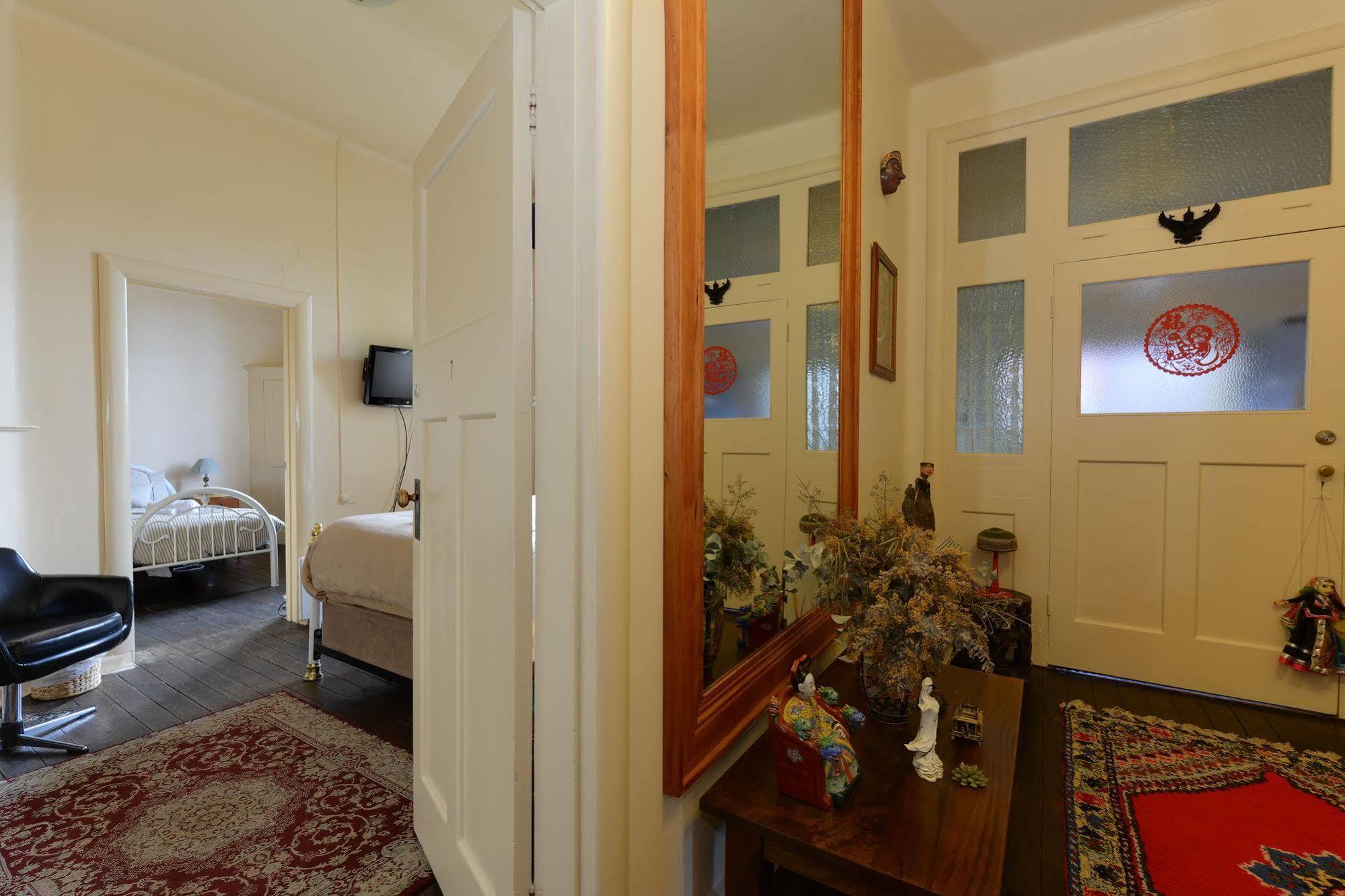 Edinburgh Gallery Bed & Breakfast Хобарт Экстерьер фото