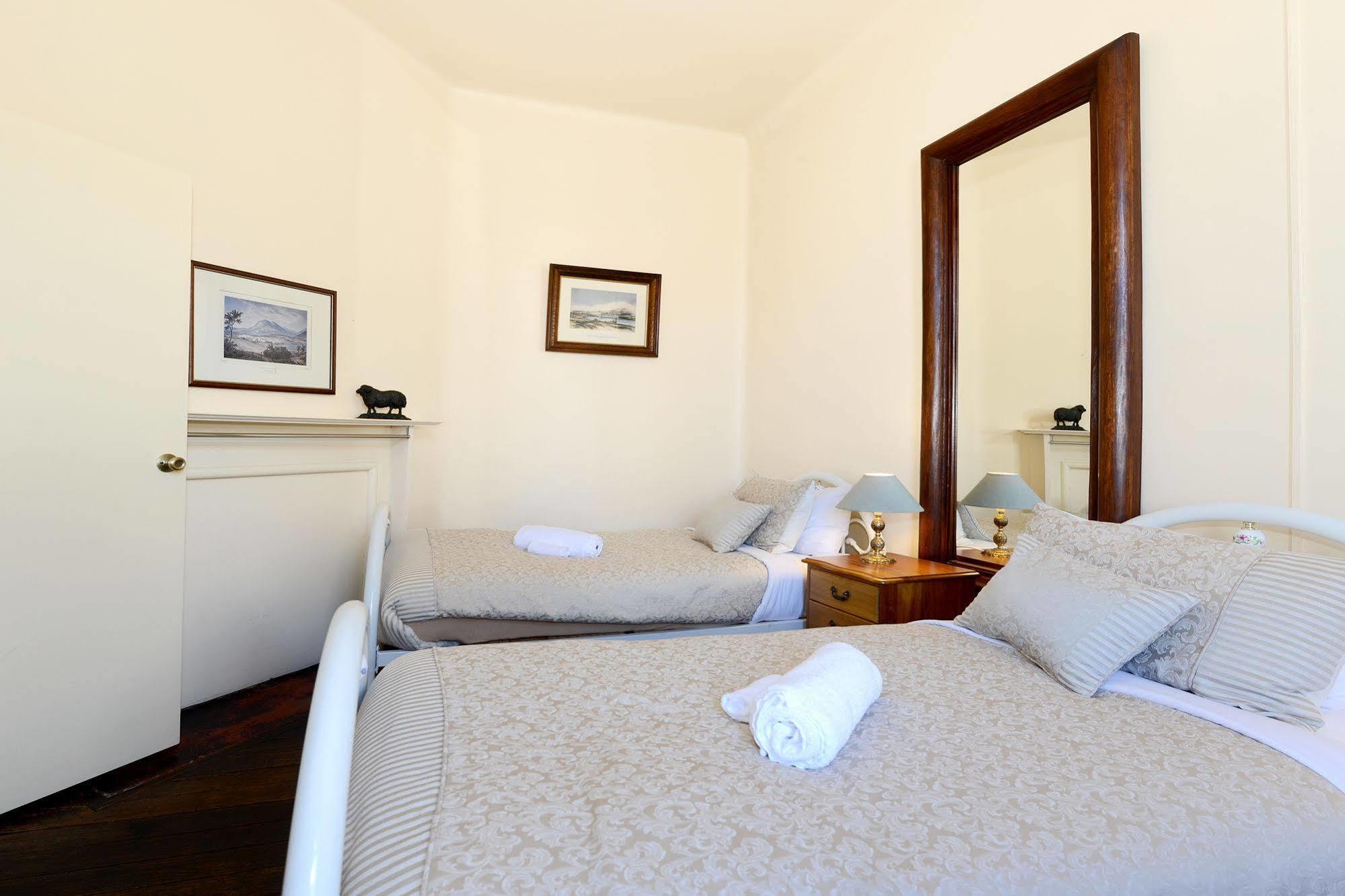 Edinburgh Gallery Bed & Breakfast Хобарт Экстерьер фото