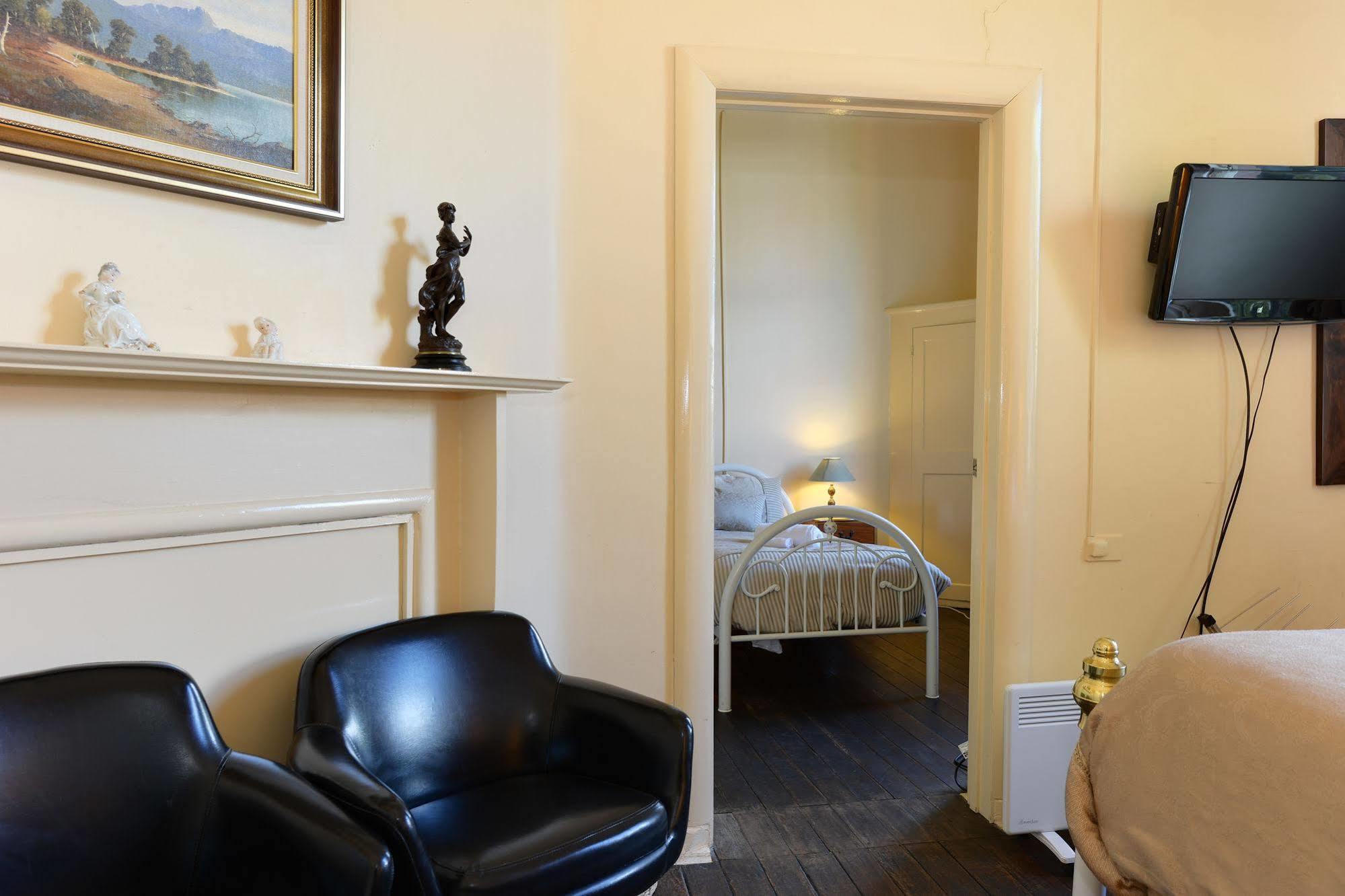 Edinburgh Gallery Bed & Breakfast Хобарт Экстерьер фото