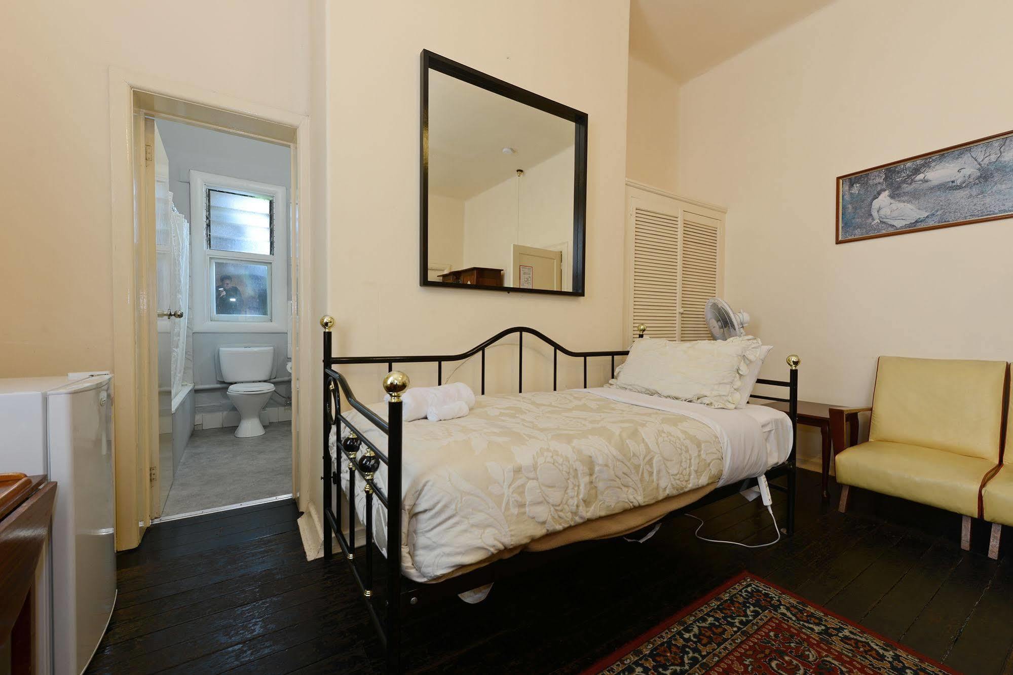 Edinburgh Gallery Bed & Breakfast Хобарт Экстерьер фото