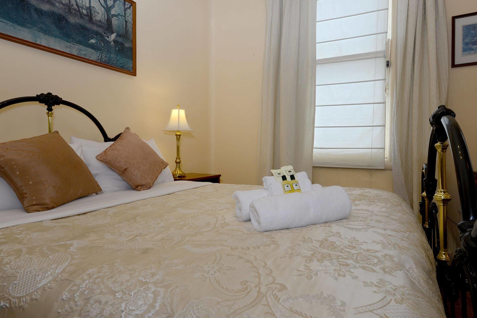 Edinburgh Gallery Bed & Breakfast Хобарт Экстерьер фото