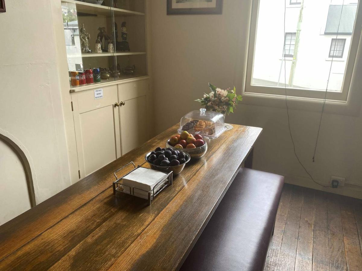 Edinburgh Gallery Bed & Breakfast Хобарт Экстерьер фото