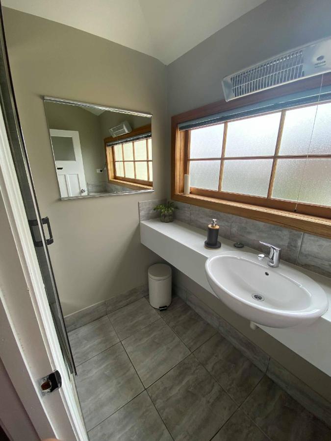 Edinburgh Gallery Bed & Breakfast Хобарт Экстерьер фото