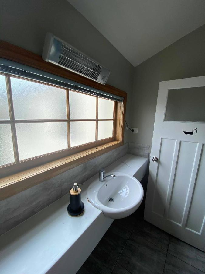 Edinburgh Gallery Bed & Breakfast Хобарт Экстерьер фото